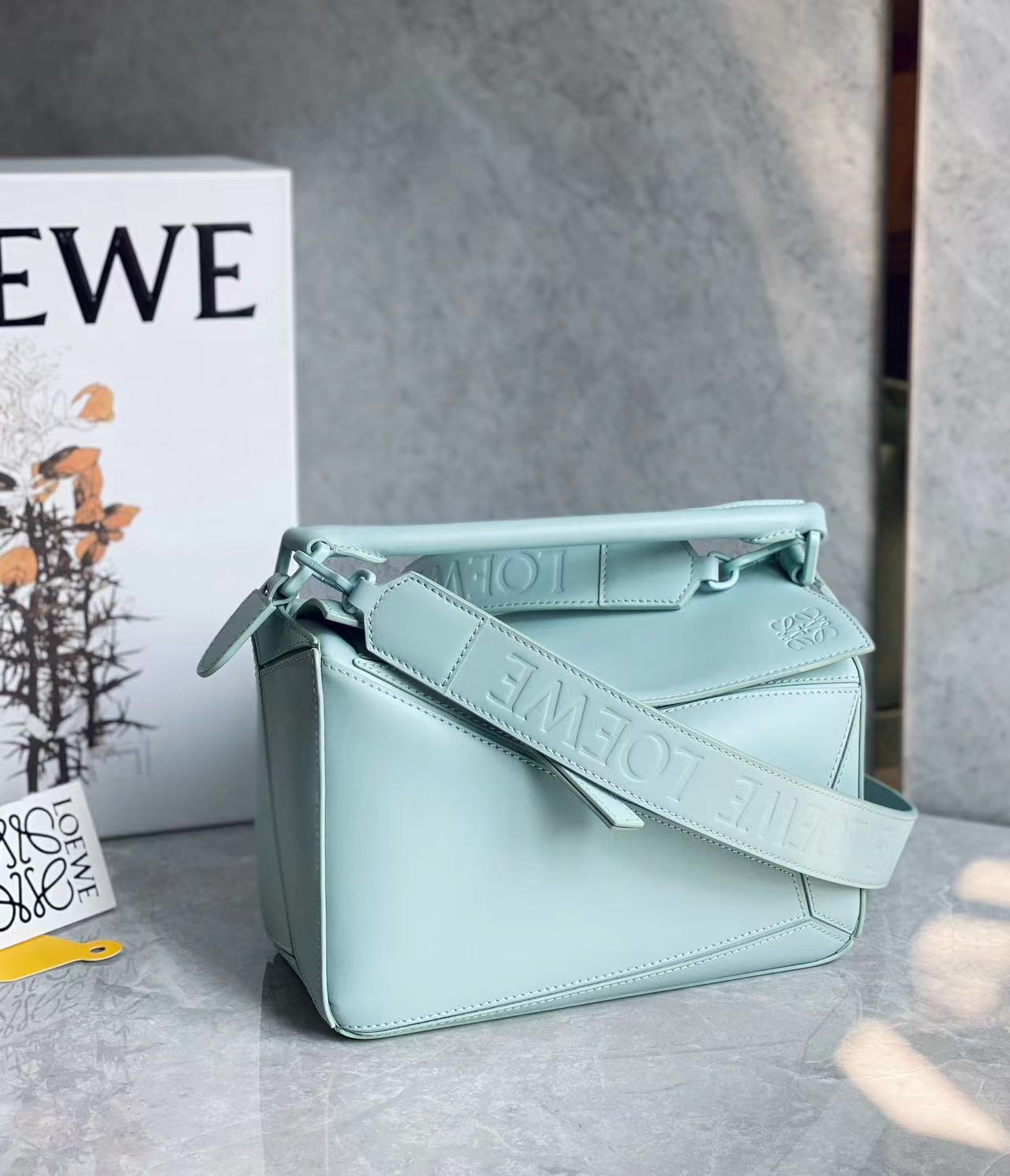 20240509 LOEWE Puzzle新版寬帶全皮手提肩背包 海外原單 歐美代購 台北101專櫃官網同步在售 共2色