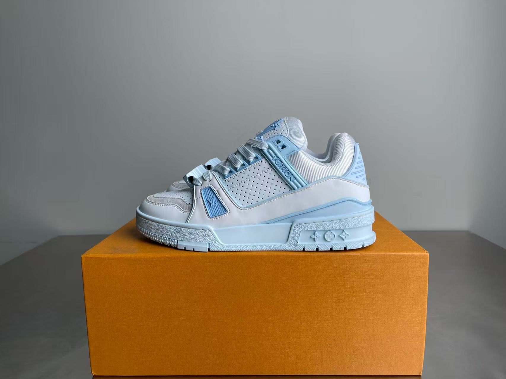 20250919 LV 潮流休閒運動鞋 海外原單免稅平行輸入 歐美代購 台北101專櫃官網同步在售 2款