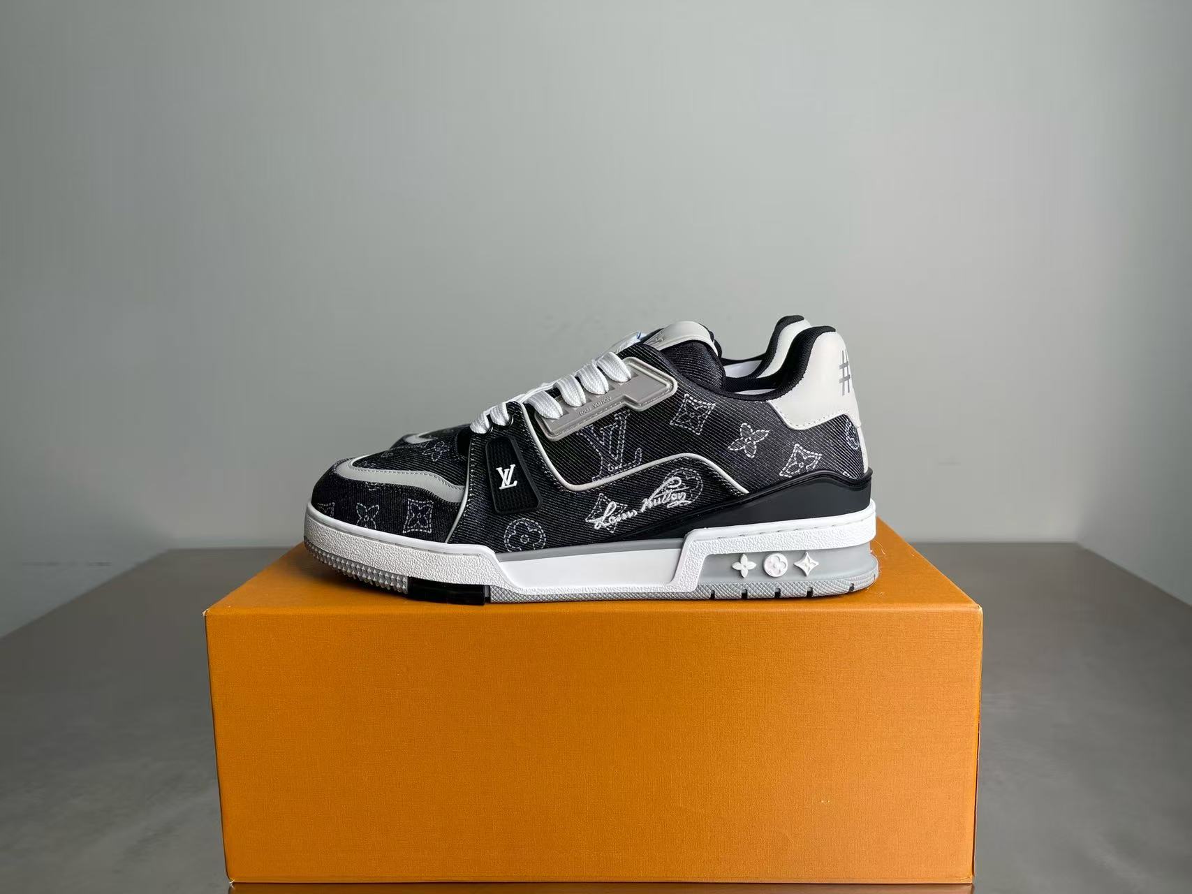 20251005 LV 潮流休閒運動鞋 海外原單免稅平行輸入 歐美代購 台北101專櫃官網同步在售