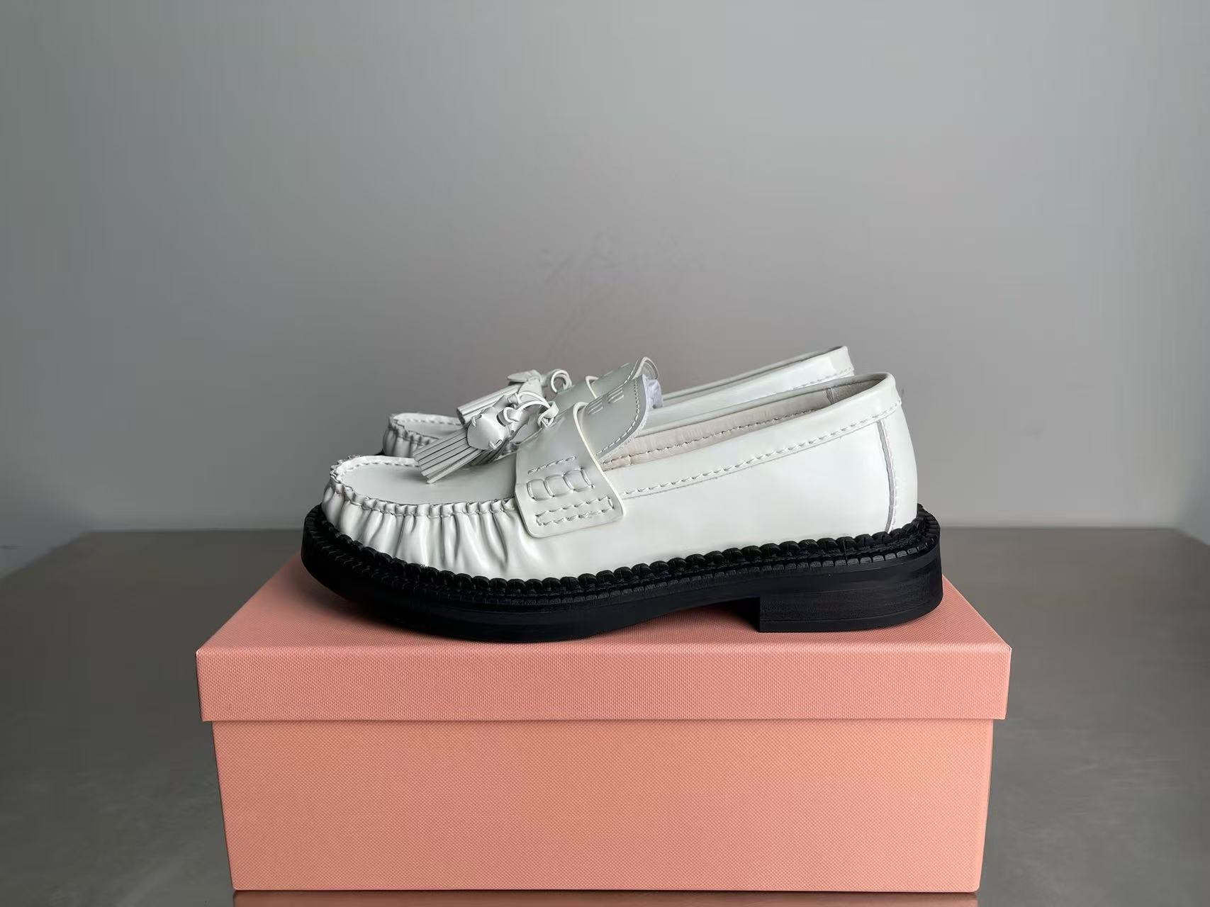 20251005 MIU MIU 潮流休閒運動鞋 海外原單免稅平行輸入 歐美代購 台北101專櫃官網同步在售 3款