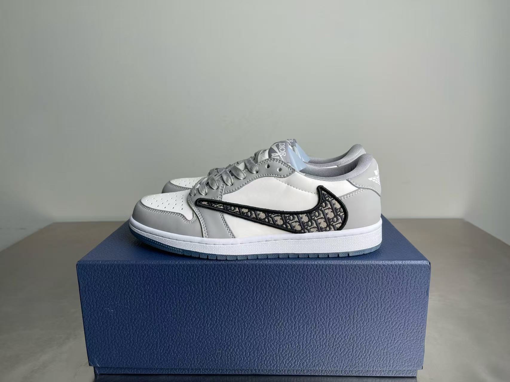 20251005 DIOR 潮流休閒運動鞋 海外原單免稅平行輸入 歐美代購 台北101專櫃官網同步在售 2款